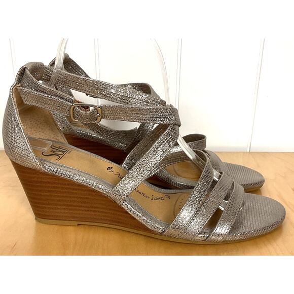 Soffit Mecina Silver Metallic Wedge Strappy Heel Size 9.5 - Picture 8 of 9